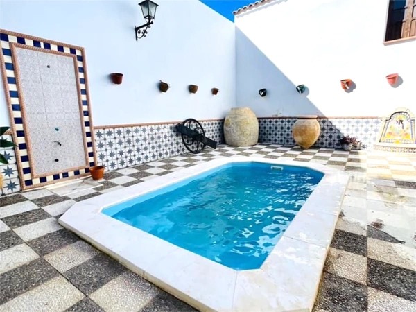 piscine maison cadiz min