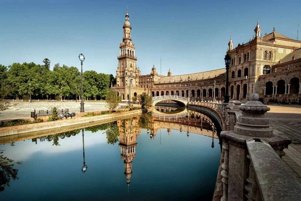 Plaza de España: What to see in Seville - Visitanddo