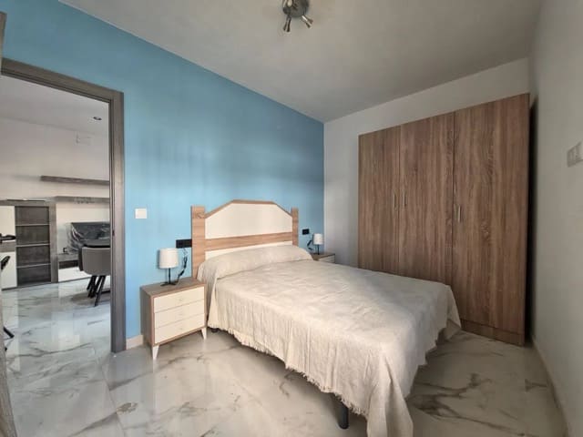 chambre appartement rénové torremolinos
