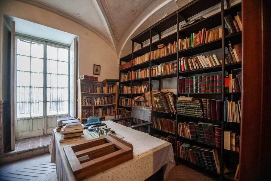 Bibliothèque maison Arcos de la Frontera