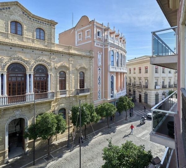 Vue de la rue depuis penthouse Jerez de la Frontera